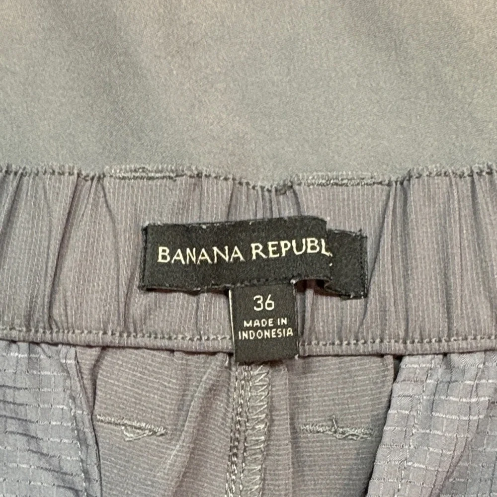 Banana‎ Republic Lightweight Gray Men's Shorts Elastic Comfort 36W Flat Front